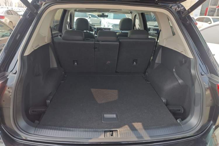 Used Volkswagen Tiguan L 2022 330TSI Automatic Two-Wheel Drive R-Line Enhanced Edition