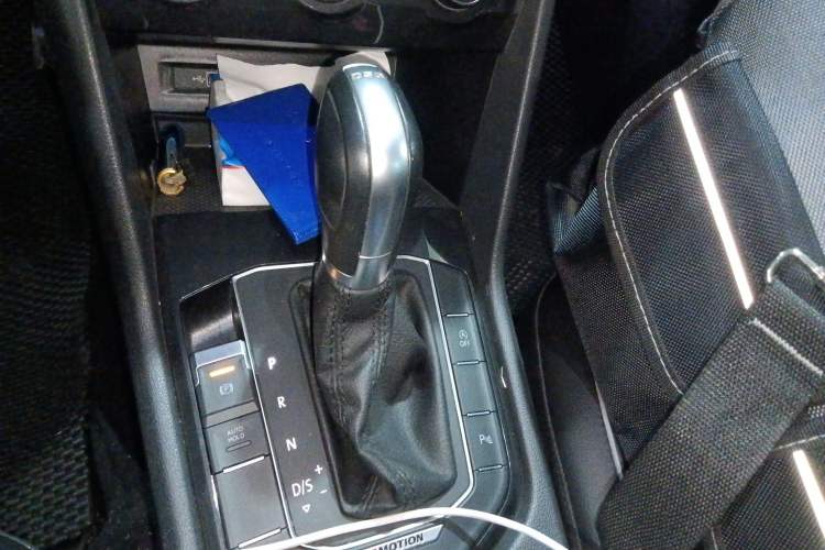 Used Volkswagen Tiguan 2018 330TSI All-Wheel-Drive Innovation Model Gear Lever