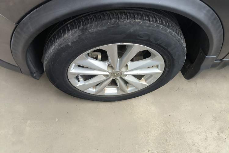 Used Nissan Qashqai 2016 2.0L CVT Elite Edition Left Front Wheel Hub