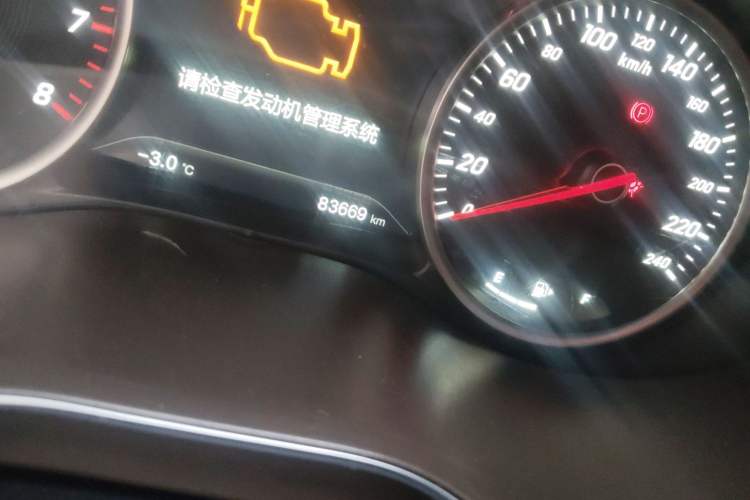 Used Baojun 730 2017 1.5T Manual Prestige Version 7 Seats Odometer Close Up