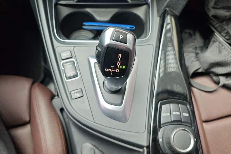 Used BMW 3 Series 2018 320Li Fashion Model Gear Lever