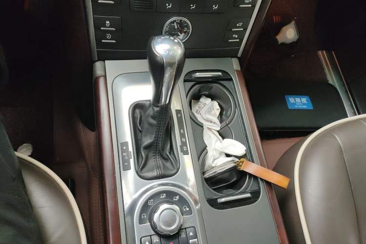 Used Land Rover Range 2012 5.0 NA V8 Gear Lever
