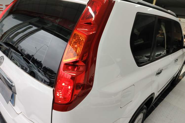 Used Dongfeng Fengdu MX6 2016 2.0L CVT Two-Wheel Drive All-Around Version
