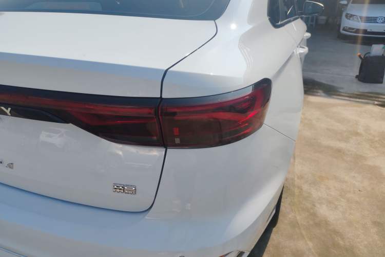 Used Geely Auto Emgrand 2023 4th Generation Champion Edition 1.5L CVT Prestige Model Exterior 3