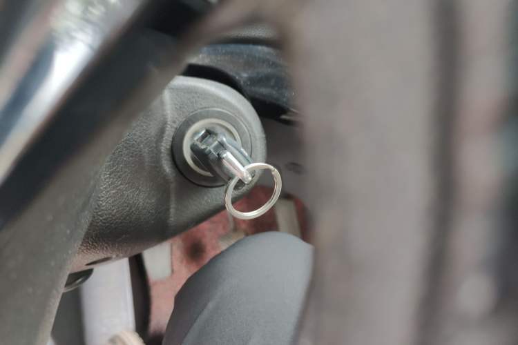 Used JAC Group Refine M2 2013 1.8L Manual Luxury 7-Seater Vehicle Key