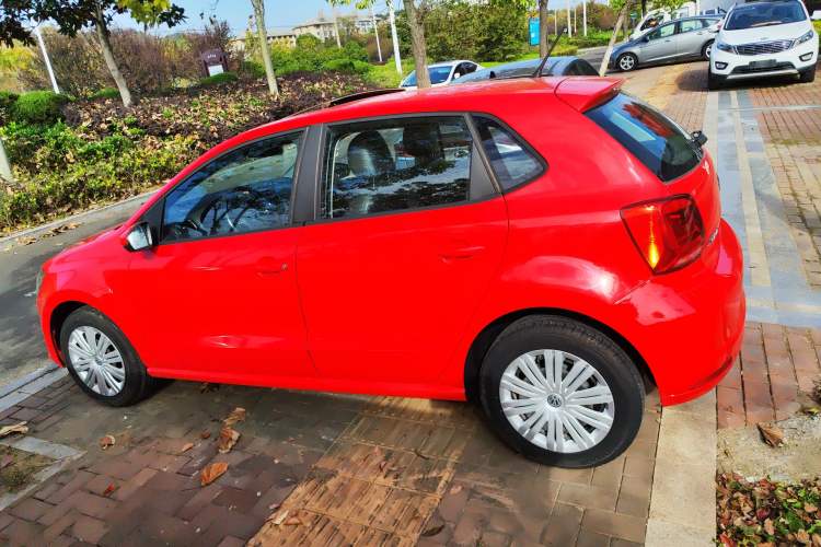 Used Volkswagen Polo 2016 1.6L Automatic Comfort Model
