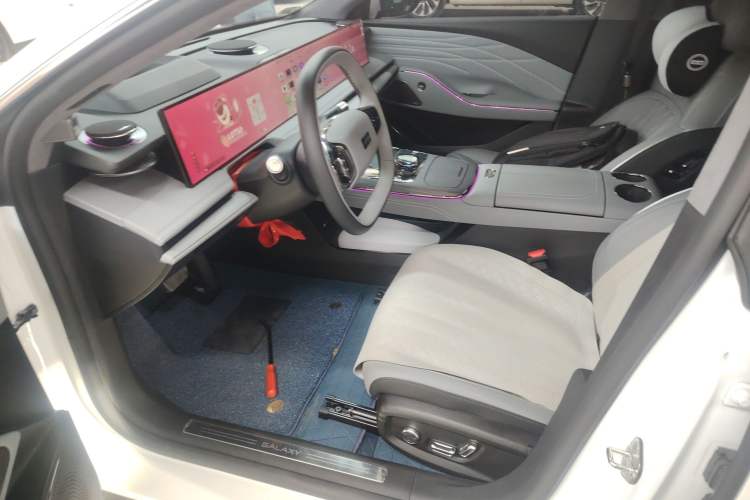 Used Geely Galaxy E8 2025 700 km Long-Range Intelligent Driving Version
