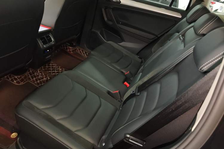 Used Volkswagen Tiguan L 2019 Updated Version 330TSI Automatic Two-Wheel Drive Panoramic Comfort Edition China VI Standard Left Rear Seat