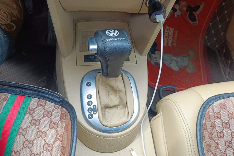 Used Volkswagen Touran 2008 1.8T ZhiZun Edition Automatic 5-Seater Gear Lever