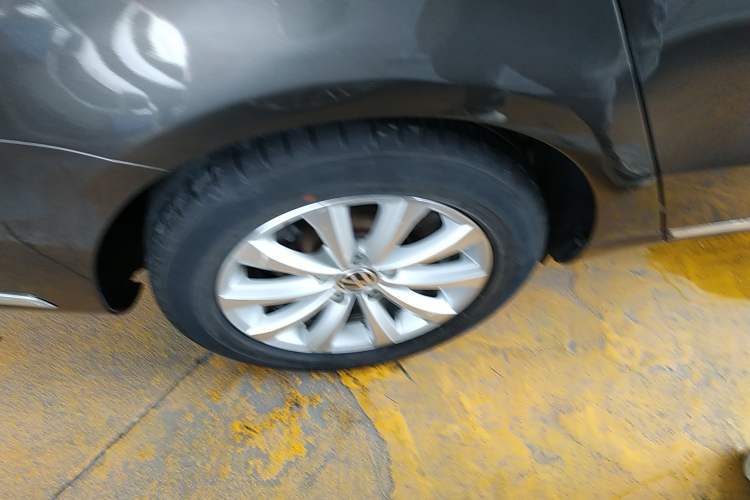 Used Volkswagen Magotan 2015 1.8TSI Luxury Model Right Rear Wheel Hub