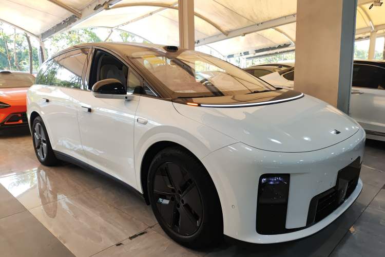 Used Li Auto i8 2025 Model Standard Version Front Right 45 Deg