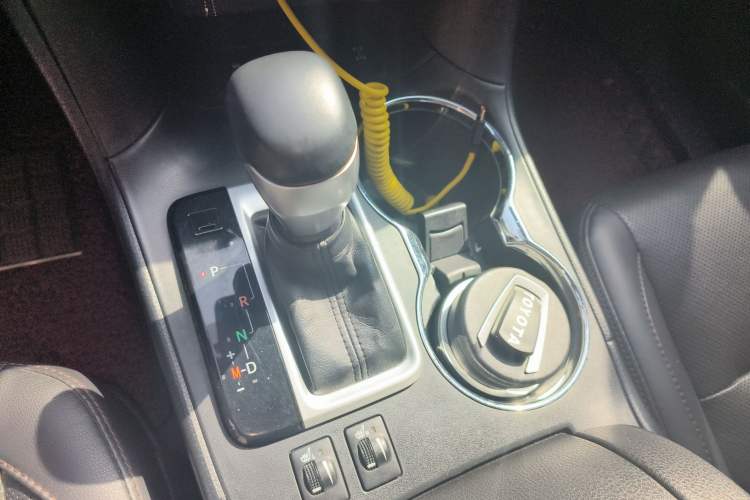 Used Toyota Highlander 2018 2.0T Four-Wheel Drive Luxury Edition 7 Seats China V Emission Standard