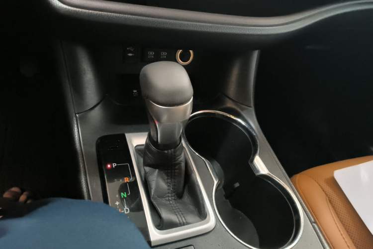 Used Toyota Highlander 2018 2.0T Four-Wheel Drive Knight Edition 7 Seats China VI Standard Gear Lever