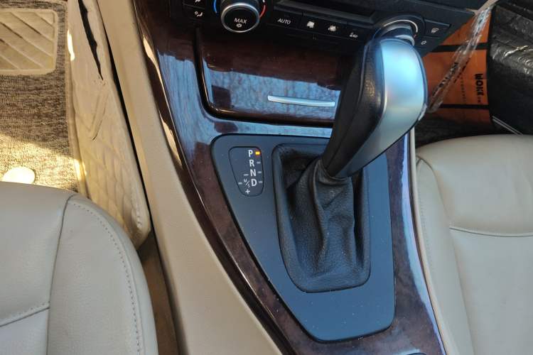 Used BMW 3 Series 2010 320i Sport Edition Gear Lever