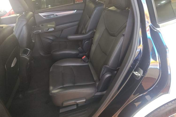 Used Cadillac XT6 2022 2.0T Six-Seater Four-Wheel-Drive Luxury Version Left Rear Seat