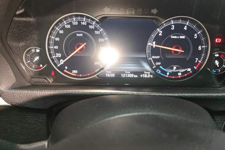 Used BMW 3 Series 2019 320Li Fashion Model Odometer Close Up