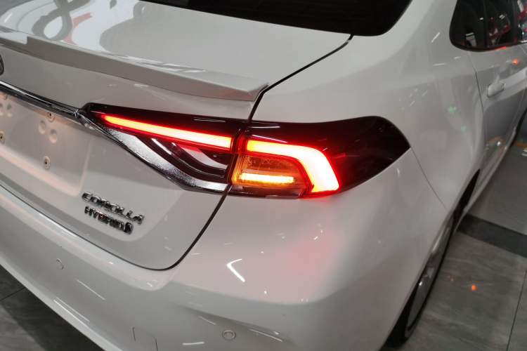 Used Toyota Corolla 2021 Dual-Motor 1.8L E-CVT Elite Edition Exterior 3