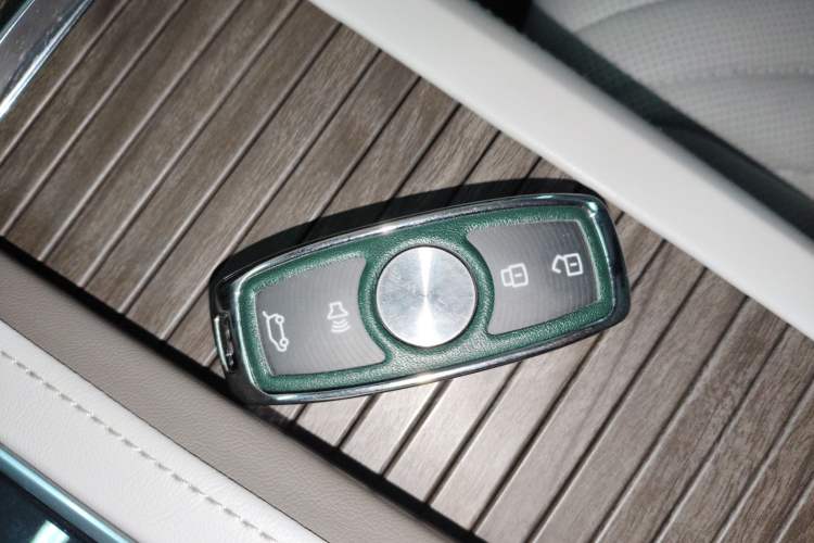 Used Roewe RX9 2023 2.0T Two-Wheel Drive Enjoyment Version