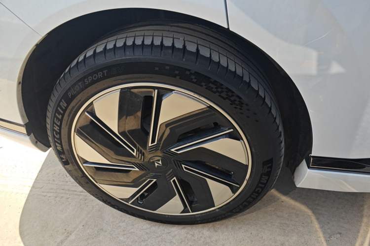 Used Dongfeng eπ eπ008 2025 210 Ultra Range-Extended Version 5 Seats
