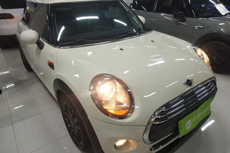 Used MINI 2019 1.5T ONE PLUS Front Right 45 Deg