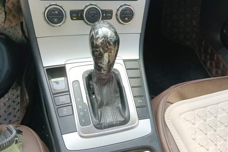 Used Volkswagen Magotan 2012 Revised 1.8TSI Luxury Version Gear Lever