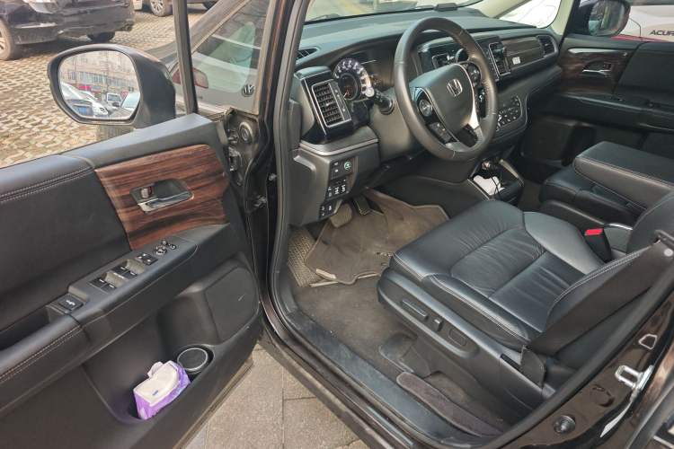 Used Honda Elysion 2016 2.4L Supreme Edition
