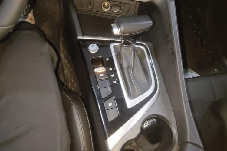 Used CHANGAN Eado 2021 PLUS 1.6L GDI CVT Luxury Model Gear Lever