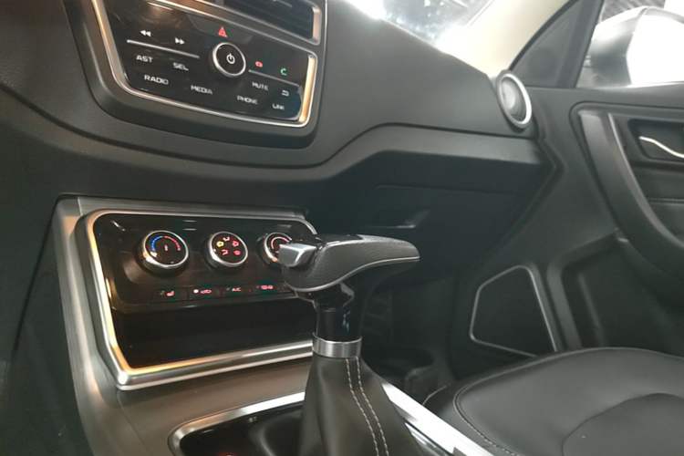 Used Bestune X40 2019 1.6L Automatic Luxury Edition China VI
