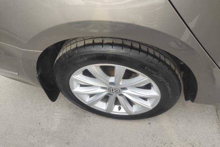 Used Volkswagen Passat 2017 280TSI DSG Luxury Edition Right Rear Wheel Hub