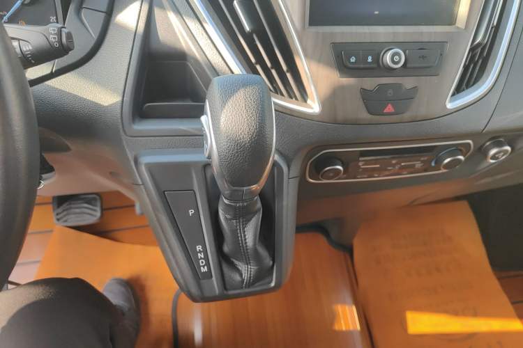 Used Ford Tourneo Custom 2020 2.0T Automatic Elite Version China VI Standard
