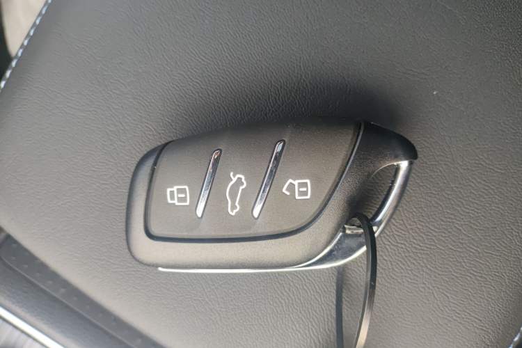 Used Roewe RX5 2025 PLUS 330TGI Automatic Trendsetting Smart Edition