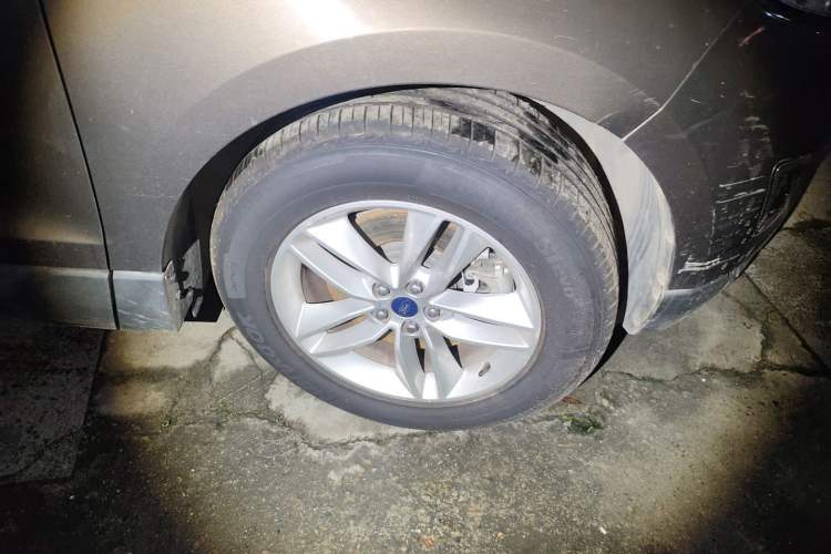 Used Ford Edge 2016 EcoBoost 245 Two-Wheel-Drive Platinum Edition 7-Seater
