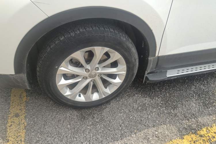 Used Brilliance V3 2015 1.5L Automatic Smart Version Left Front Wheel Hub