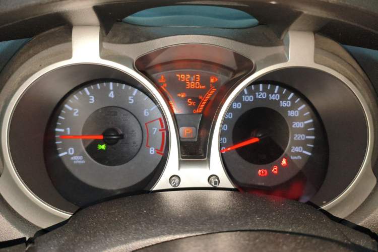 Used Infiniti ESQ 2014 1.6L Spontaneous Edition