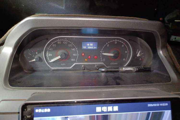 Used SAIC MAXUS Xintu V80 2017 2.5T 5-Speed Manual Aoyuntong National V Standard Long Wheelbase High-Roof 6-10 Seater Instrument Cluster