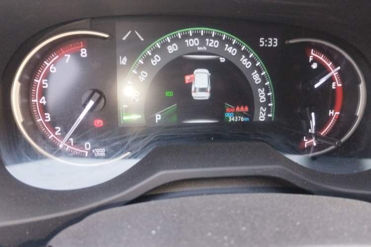 Used Toyota RAV4 2021 2.0L CVT Two-Wheel Drive Fashion Edition Odometer Close Up