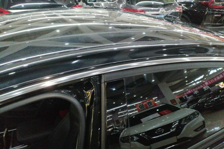 Used Hongqi H5 2020 1.8T Automatic Smart Connect Flagship Edition Roof