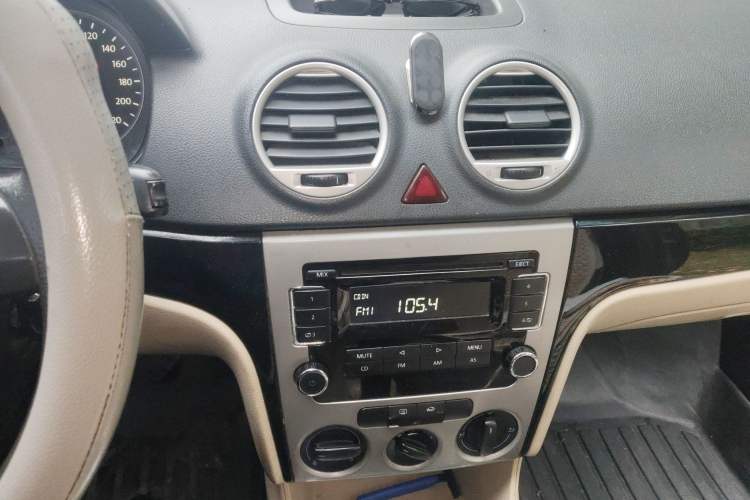 Used Volkswagen Lavida 2011 1.6L Manual Joy Version Audio And AC Panel