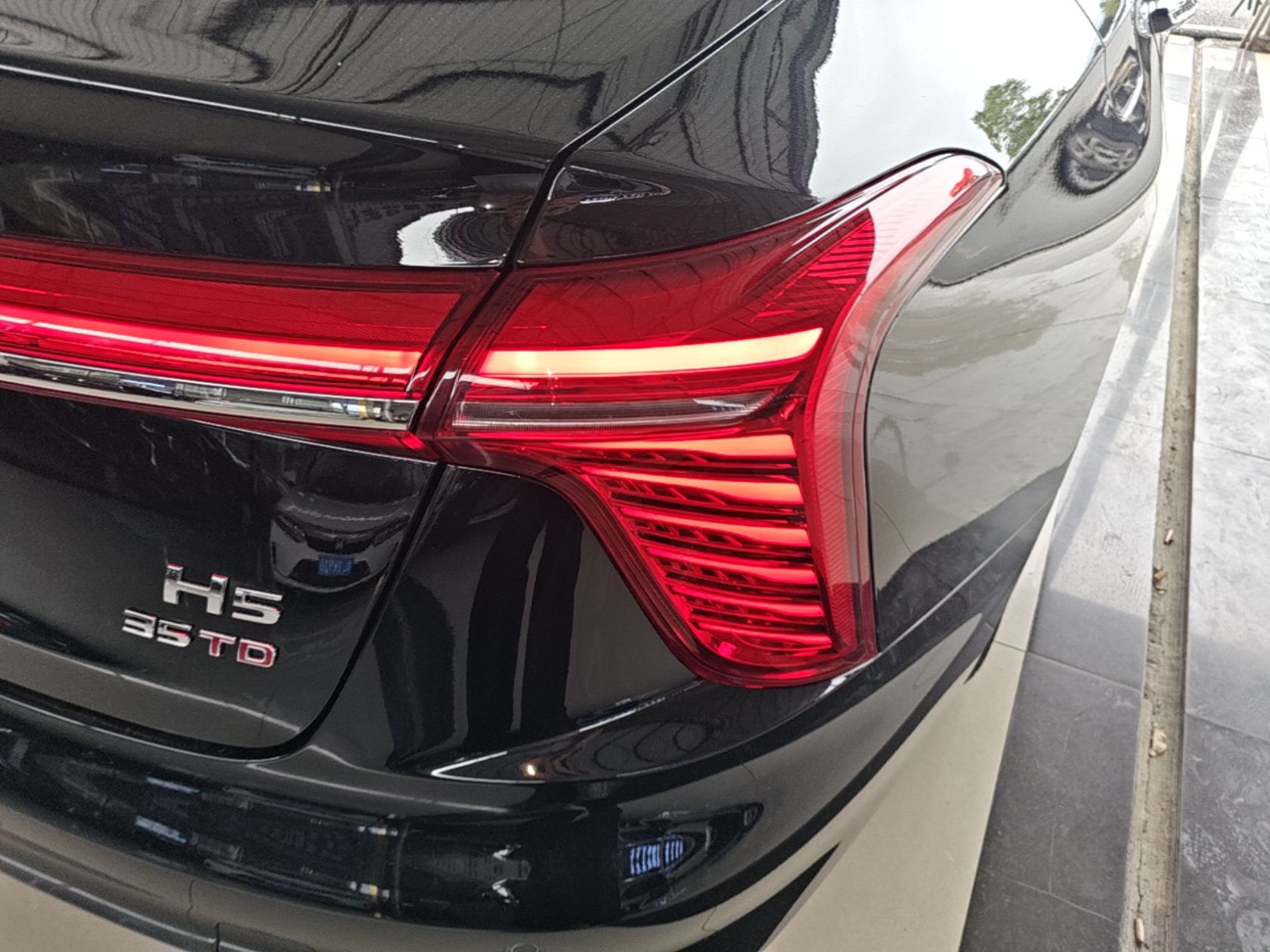 Hongqi H5 2024 1.5T DCT Smart Connect Flagship Edition - Chinese Trim Yun — снимка 9