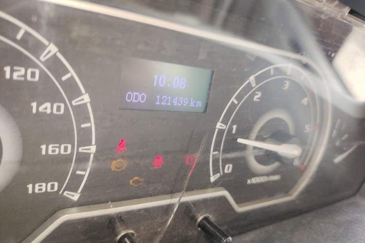 Used SAIC MAXUS Xintu V80 2018 2.5T 6-Speed Manual Aotuntong Facelifted Long Wheelbase Mid-Height 7-Seater Odometer Close Up