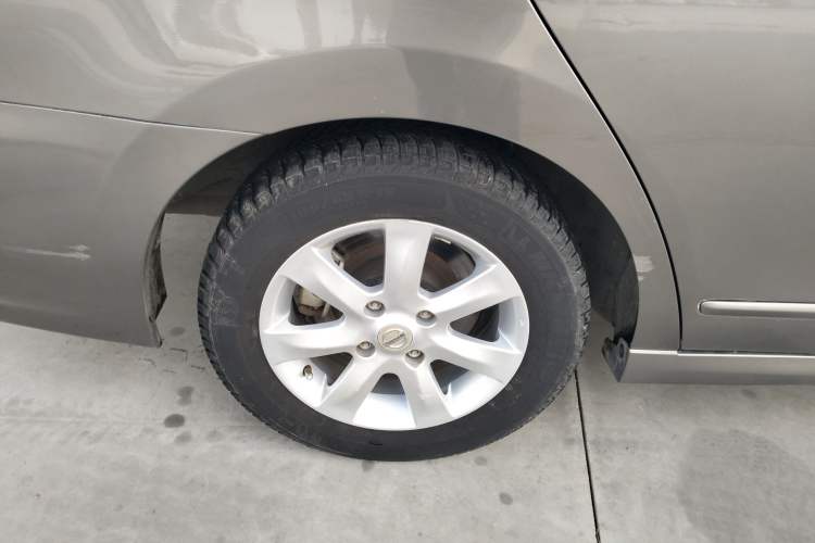 Used Nissan Sylphy 2012 Classic 1.6XE Manual Comfort Edition Right Rear Wheel Hub