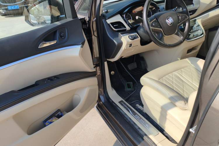 Used Buick GL8 2023 Land Executive Class Deluxe Model