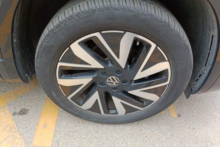 Used Volkswagen Tayron 2023 330TSI Two-Wheel-Drive R-Line High-Energy Version Right Front Wheel Hub