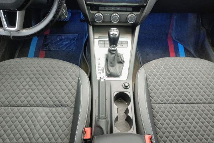 Used Skoda Octavia 2020 TSI230 DSG SmartDrive Luxury Edition Gear Lever