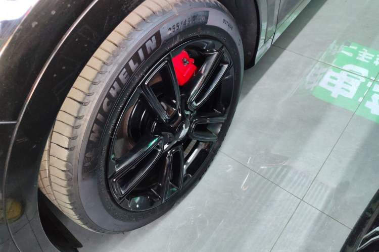 Used VOYAH FREE 2025 318 259 km All-Wheel-Drive Exploration Edition