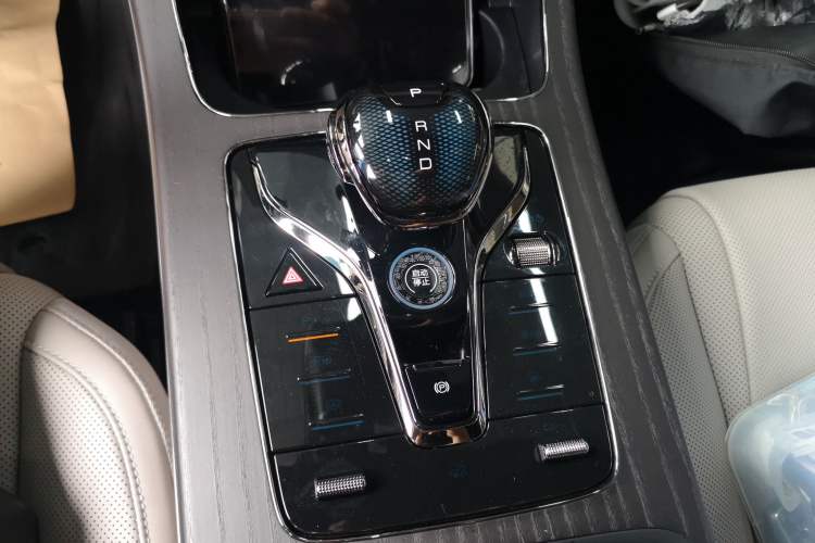 Used BYD Han 2025 DM-i 125KM LiDAR-Powered Intelligent Driving Model Gear Lever