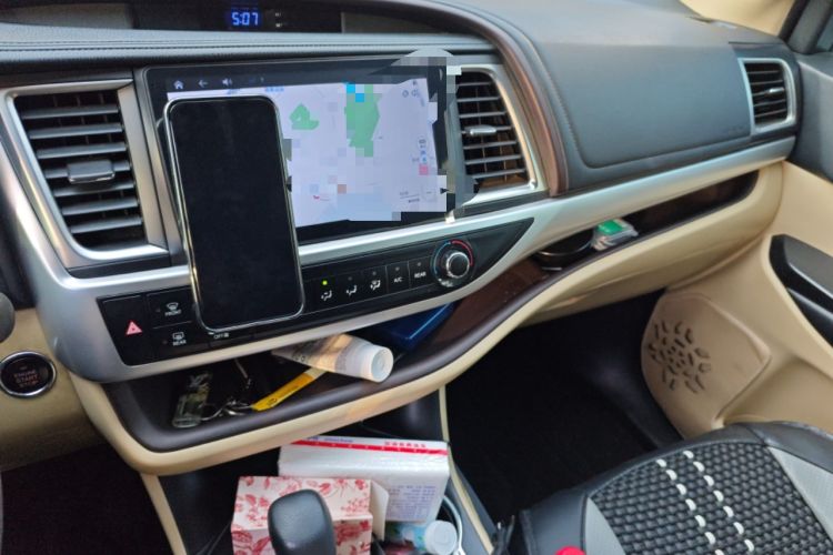 Used Toyota Highlander 2018 2.0T Four-Wheel Drive Elite Edition 7 Seats China V Standard Audio And AC Panel