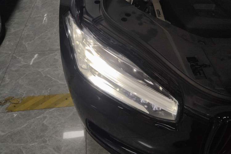 Used Volvo XC90 2019 T6 Zhiyi Edition 7-Seater China VI Standard Right Front Headlight