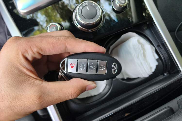 Used Infiniti Q70 2017 Q70L 2.5L Elite Edition Vehicle Key