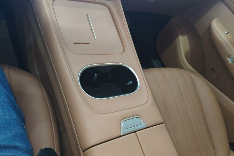 Used Dongfeng Aeolus L8 2025 Model 185KM Ideal Edition